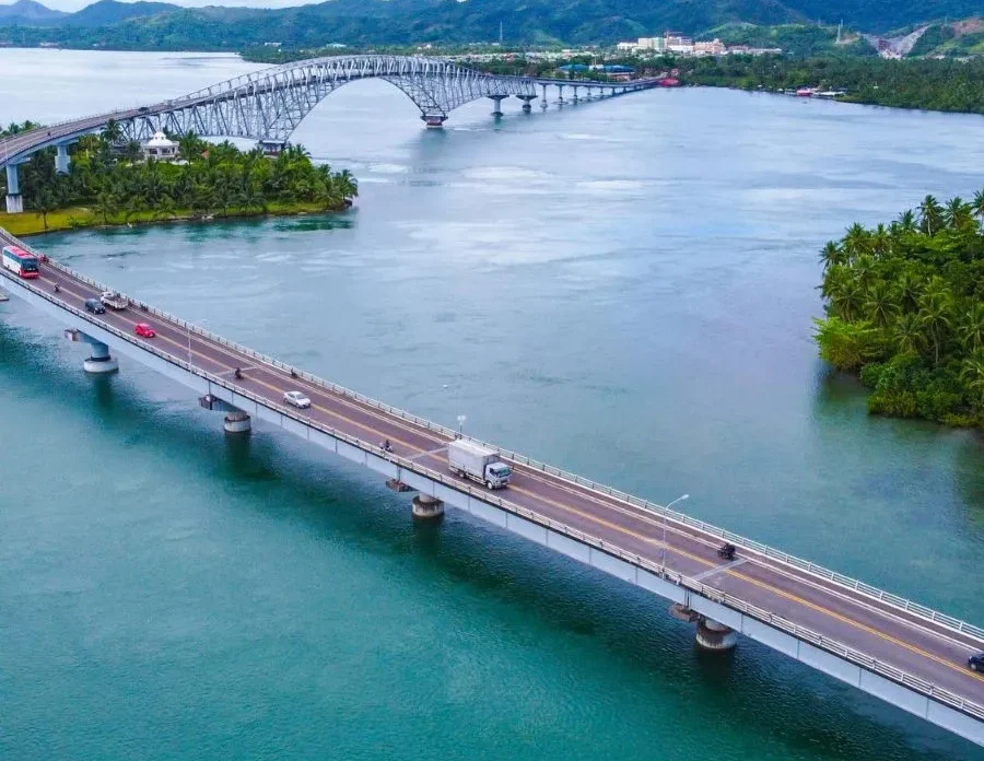 San Juanico Bridge as a tourist spot The San Juanico Bridge that connects the islands of Samar and Leyte.